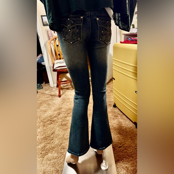 FIRE & RAIN Embellished Blue Jeans. These are the cutest jeans ever!! - Picture 6 of 8